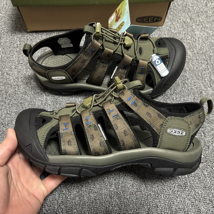 Women's Closed-Toe Sport Sandals with Bungee Lacing